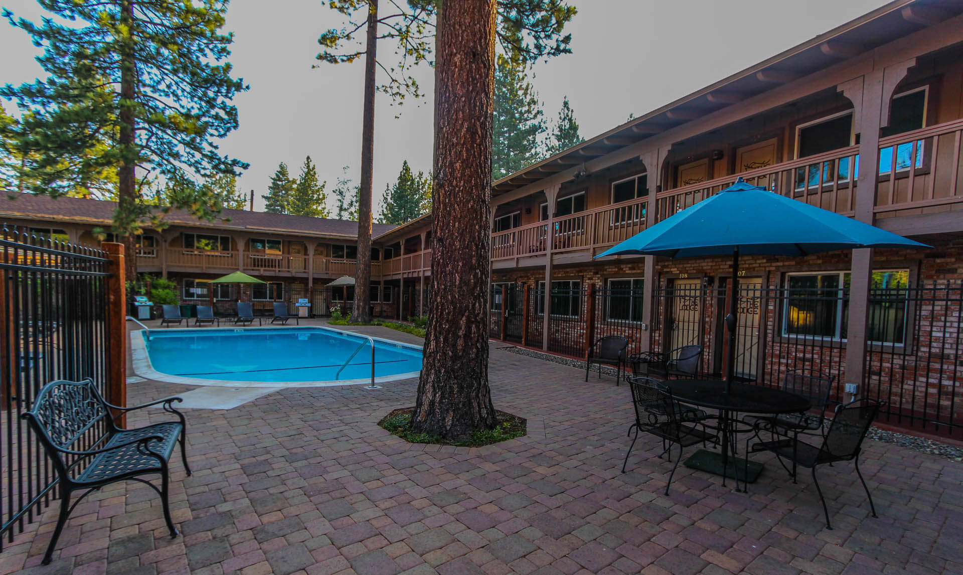 A spacious outdoor swimming pool at VRI's The Lodge at Lake Tahoe in California.